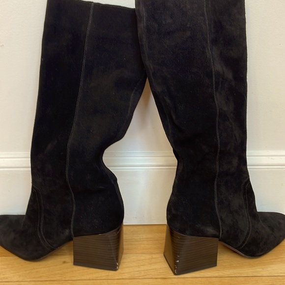 These r great boots! I wore them only once, & realized I need a smaller size. - Picture 4 of 12